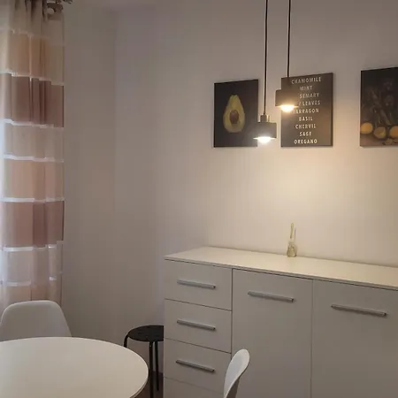 Przestronny Apartament Typu Studio, Garaz W Cenie Lägenhet *